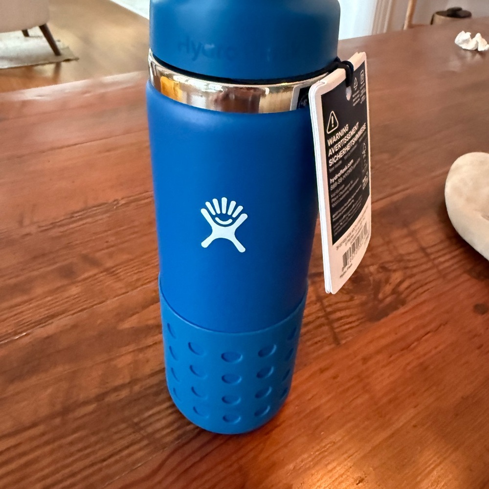 Hydro Flask 20oz water Bottle - Picture 2 of 5